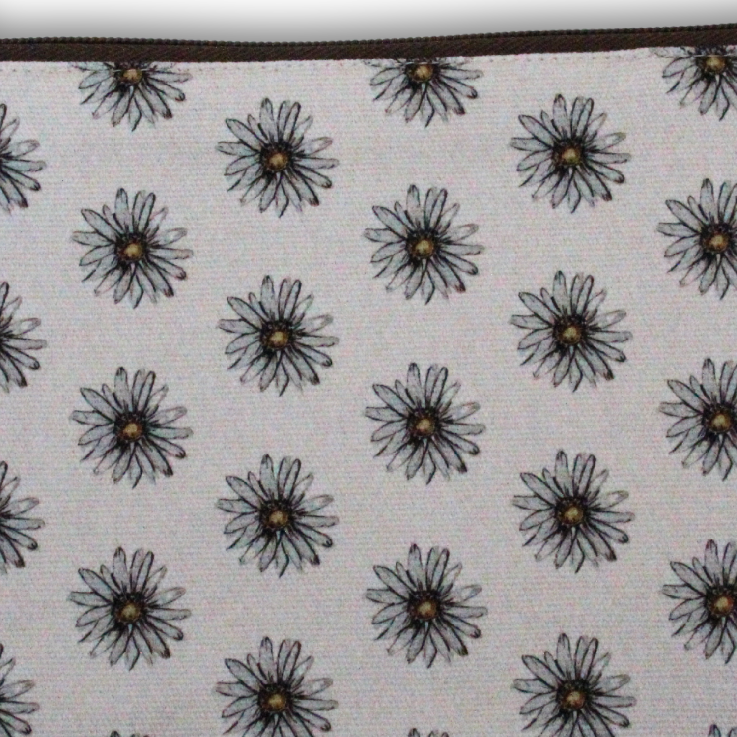 Pouch bag - Ditzy Daisy - White